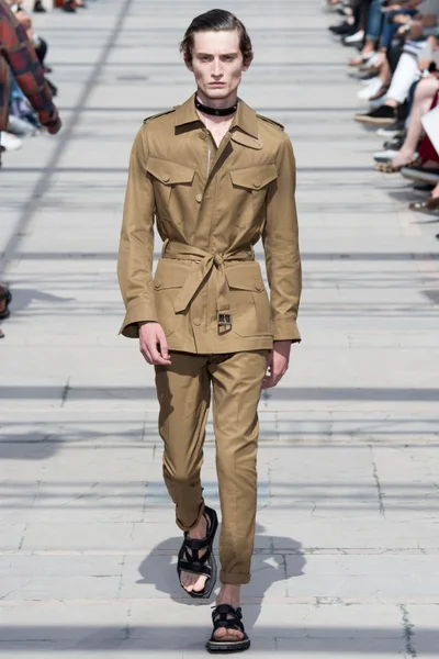 Look 32